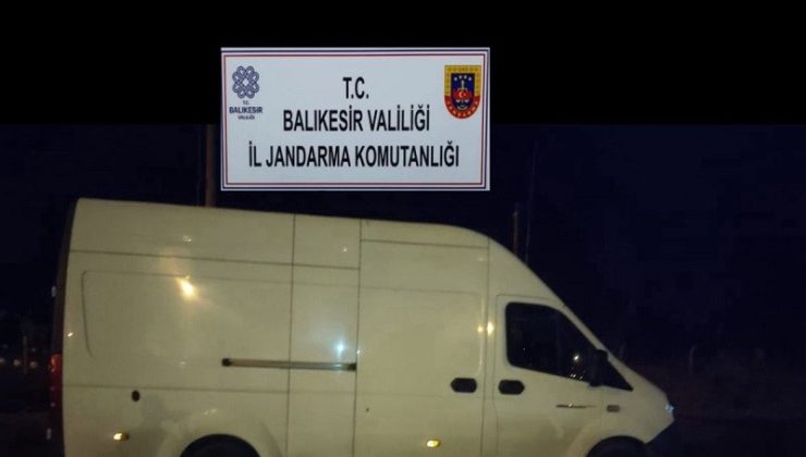 Ayvalık’ta Jandarma Operasyonu: 34 Düzensiz Göçmen Ve 2 Organizatör Yakalandı