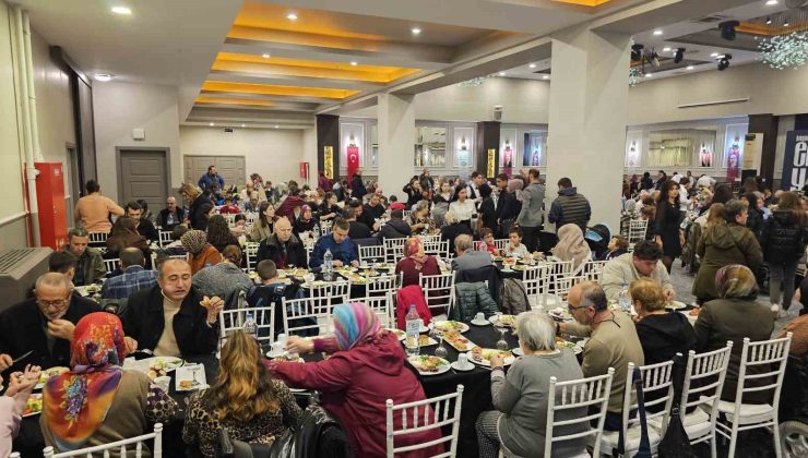 Bandırma Belediyesi Özel Bireylere Kahvaltı Verdi