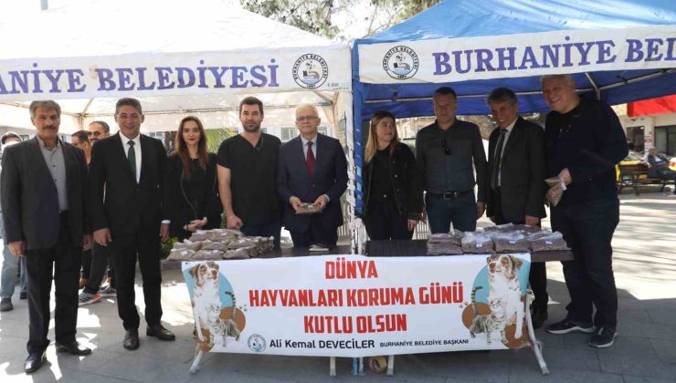 Başkan Deveciler dünya sokak hayvanları gününü hayvan severler ile kutladı