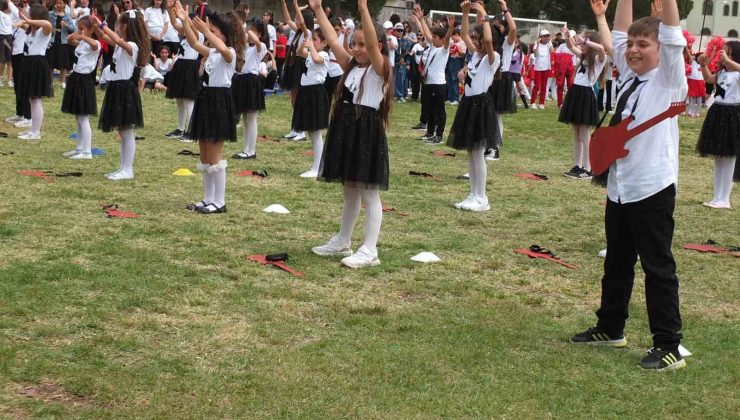 Burhaniye’de 23 Nisan  coşkusu yaşanıyor