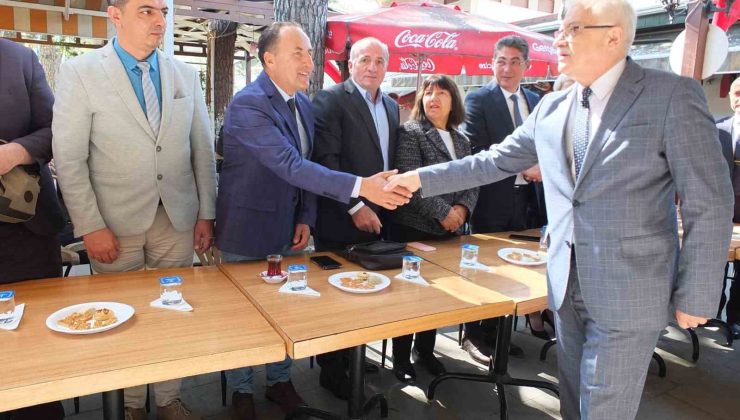 Burhaniye’de bayramlaşma yapıldı