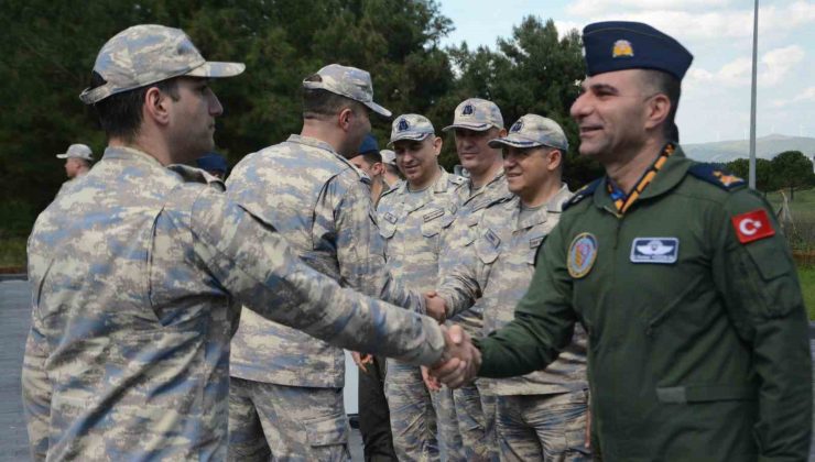 Gökyüzünün yılmaz bekçileri bayramlaştı