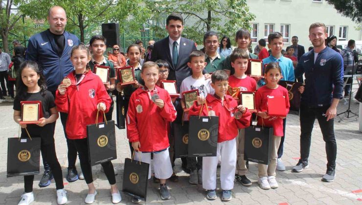 Manyas Belediye Karate Takımı, 3 kupa ile döndü