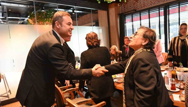 Başkan Ahmet Akın, Anneler Günü’nü kutladı
