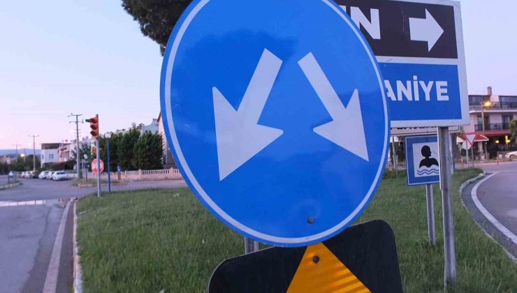 Burhaniye’de kafa karıştıran levha değiştirildi