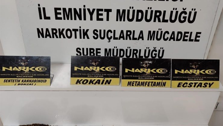 Durdurulan araç uyuşturucu deposu çıktı